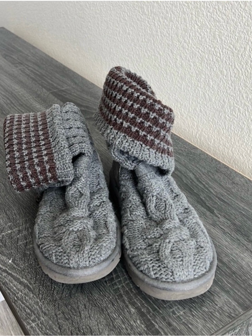 UGG Gray Cable Knit Slipper Boots Size 7 Cozy Sweater Boots Womens